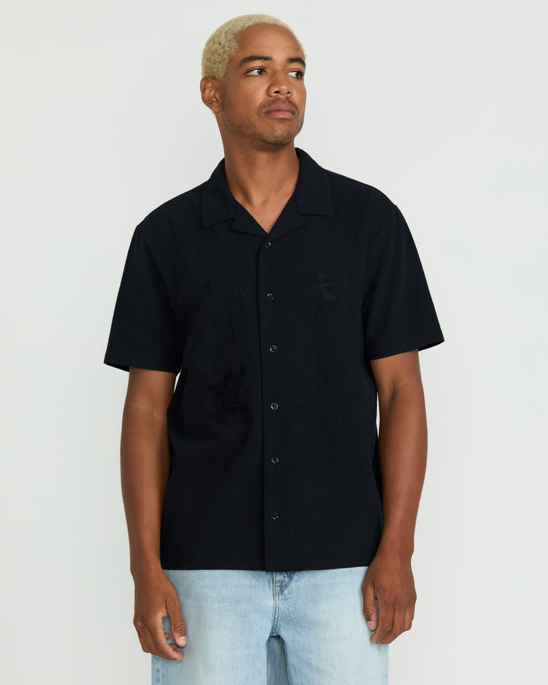 MEN'S FEATURED ARTIST SETH CONBOY SHORT SLEEVE SHIRT